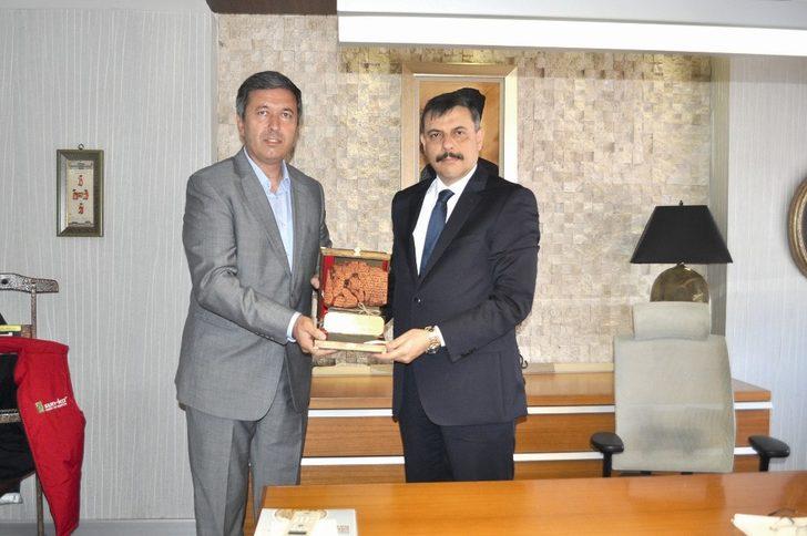 Vali Çiftçi Sungurlu’da fabrikaları gezdi G1