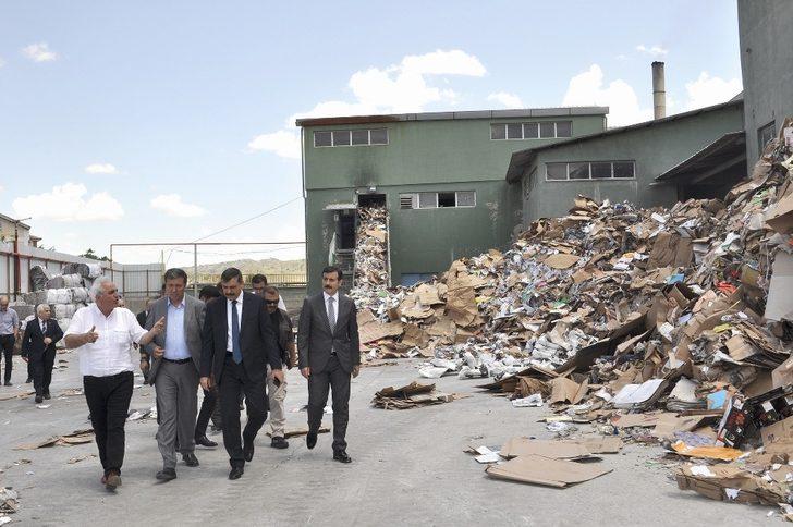 Vali Çiftçi Sungurlu’da fabrikaları gezdi G3