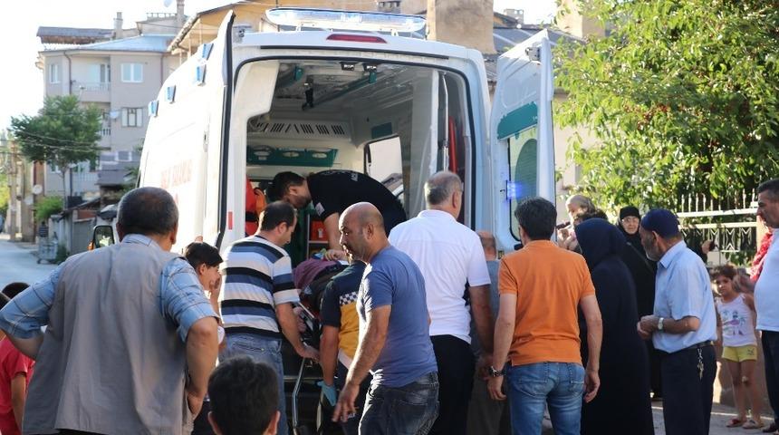 Vişne toplamak için çıktığı ağaçtan düşen şahıs yaralandı