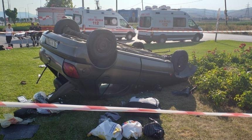 Ters d&ouml;nen ara&ccedil; i&ccedil;inde sıkışan iki kişi kurtarıldı