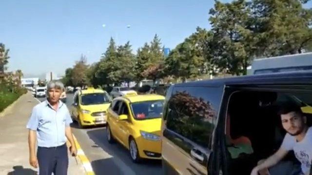 Havalimanında taksiciler ile UBER sürücüsü arasında tartışma