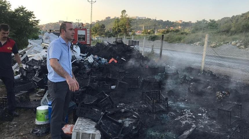 Alaplı&rsquo;da geri d&ouml;n&uuml;ş&uuml;m deposunda korkutan yangın