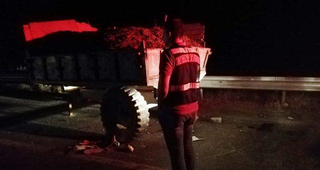 Römorka çarpan motosikletteki 2 kişi yaralandı 1