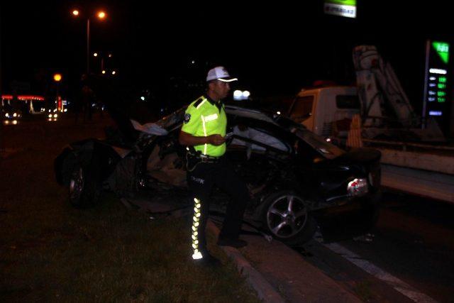 Lüks otomobiller çarpıştı: 2 ölü, 3 yaralı