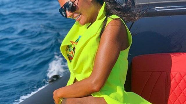 Süreyya Yalçın neon bikinisiyle şov yaptı!