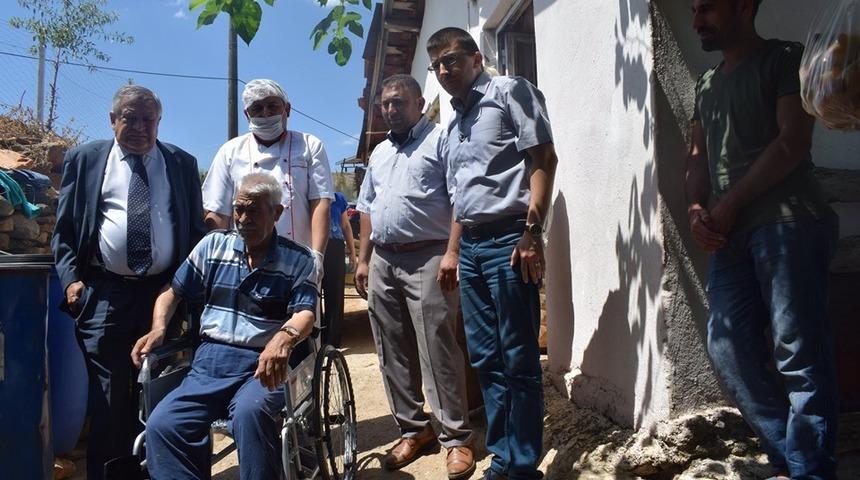 Karacasu Kaymakamlığı yardımlarını s&uuml;rd&uuml;r&uuml;yor