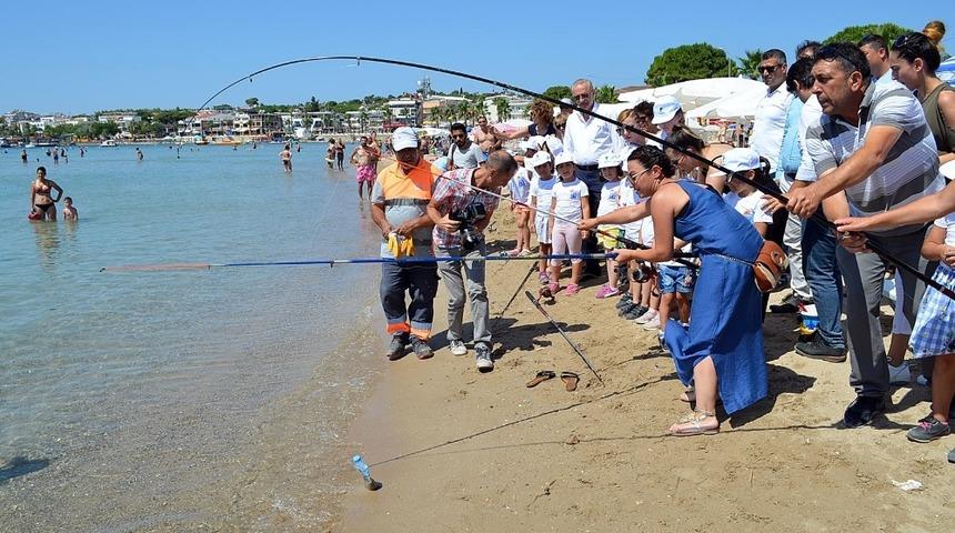 Denizden bu kez balık değil pet ve plastik şişe &ccedil;ıktı