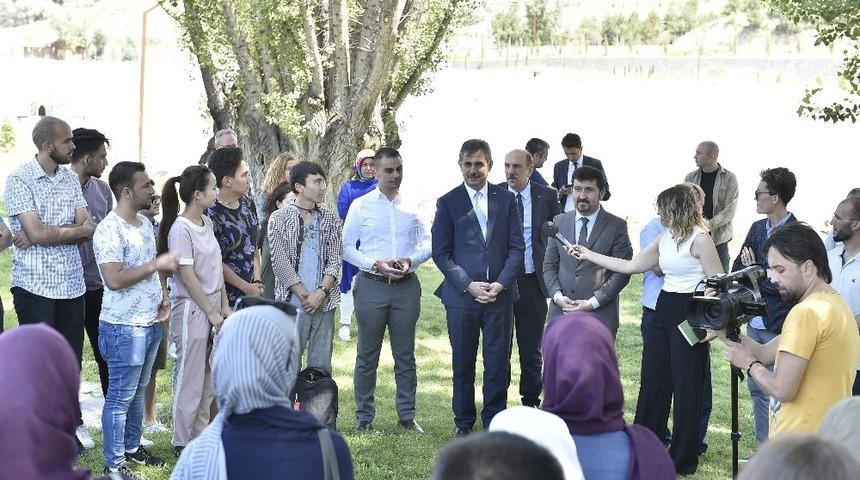 35 &uuml;lkeden &ouml;ğrenci Millet Bah&ccedil;esi&rsquo;nde buluştu