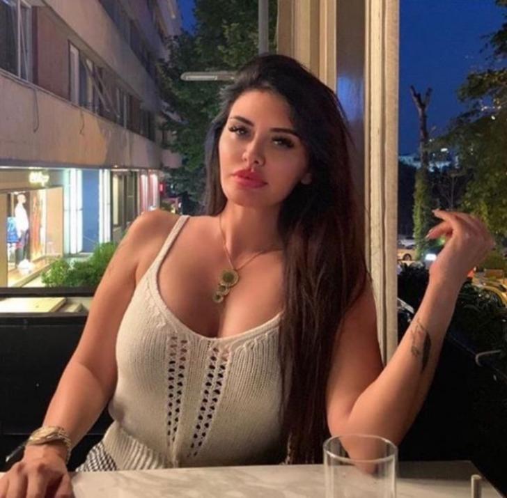 Ebru Polat ayna karşısında şov yaptı G1