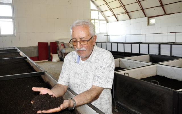 Emekli olunca solucan gübresi üretmeye başladı