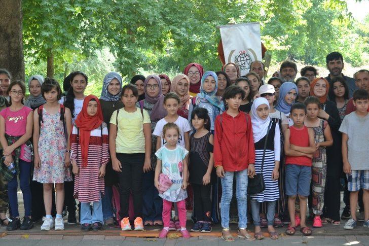 Çocuklar Kozan’ın tarihi turistik mekanları gezdi G5