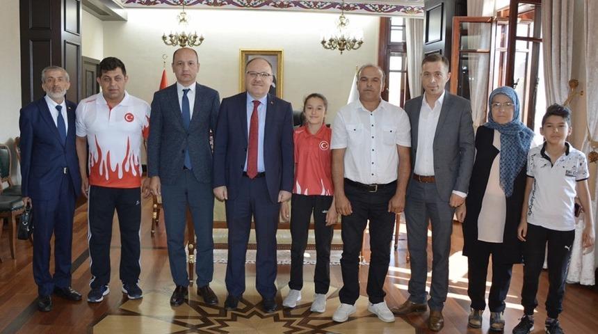 Avrupa 3.&rsquo;s&uuml; Eda Nur Ersoy, Vali Mustafa Tutulmaz&rsquo;ı ziyaret etti