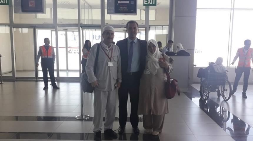 Hac ibadeti için kutsal topraklara giden şehit ailesini havalimanından kaymakam uğurladı