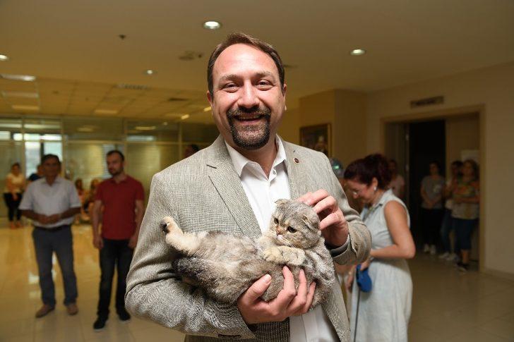 Belediye personeli ayda bir gün evcil hayvanıyla mesaiye geliyor G3