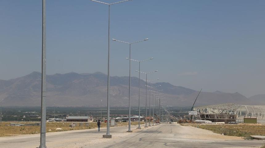 Karaman&rsquo;da iki cadde ışıklandırılıyor