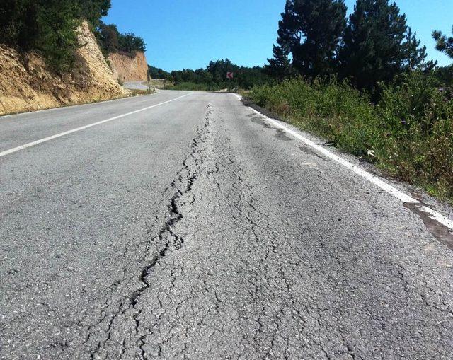 Hisarcık’ta ağır tonajlı araçların yolları bozduğu iddiası