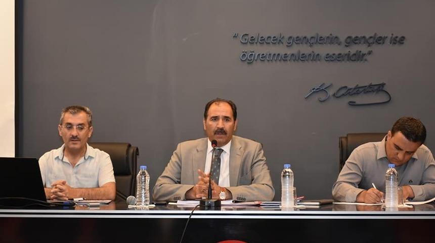 Okul idarecileriyle değerlendirme toplantısı yapıldı