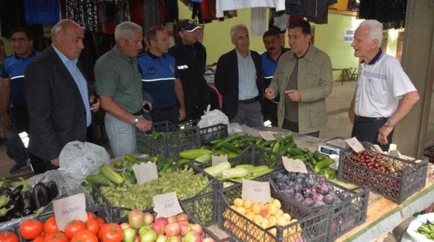 Başkan Demir, kapalı halk pazarında