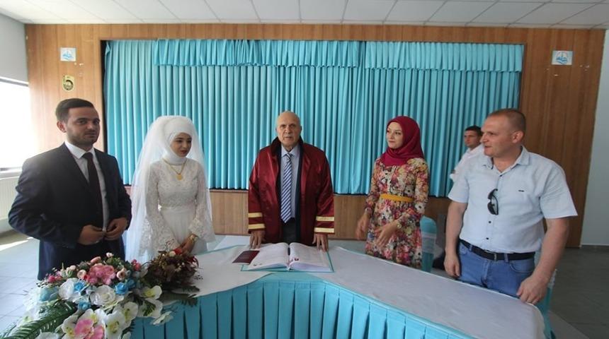 Başkan Pekmezci, iki çiftin nikahını kıydı