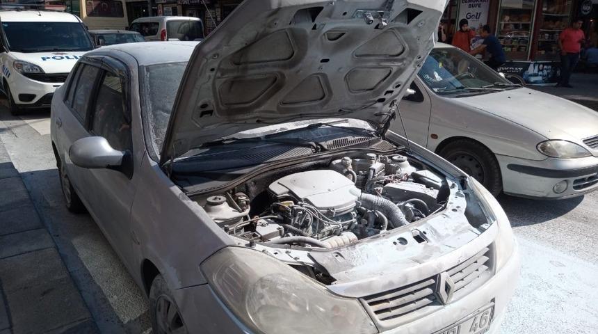 -Park halindeki yanan araca vatandaş müdahale etti