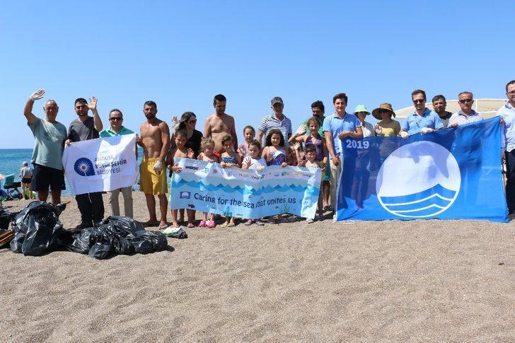 Çocuklar Lara sahilini temizleyip, dünyaya mesaj verdi G2