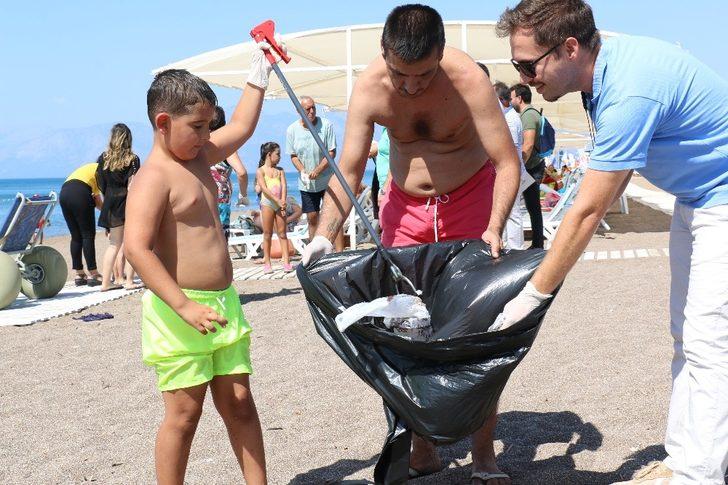 Çocuklar Lara sahilini temizleyip, dünyaya mesaj verdi G4