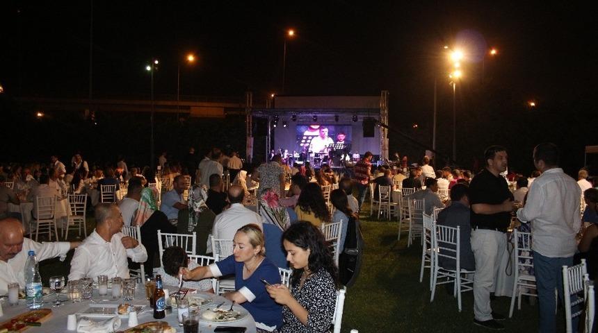 İzmir&rsquo;deki K&uuml;tahyalılar, dayanışma gecesinde buluştu