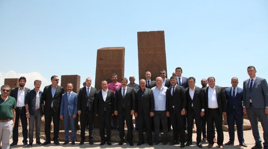 &Uuml;lk&uuml; Ocakları Genel Başkanı Ateş&rsquo;ten Ahlat&rsquo;a ziyaret