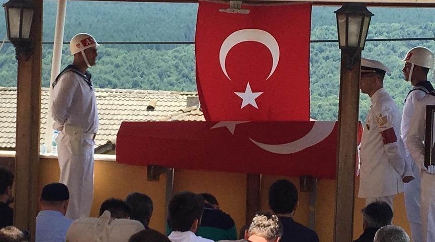 Trafik kazasında hayatını kaybeden Uzman &Ccedil;avuş g&ouml;zyaşları i&ccedil;inde toprağa verildi