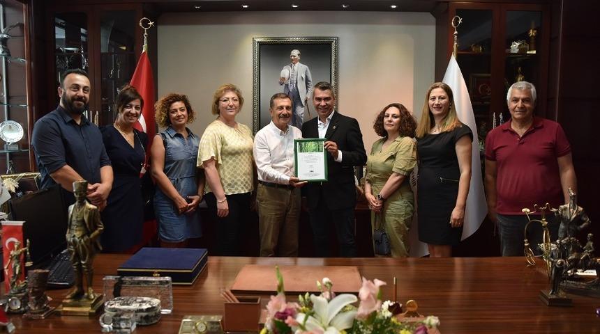 Tepebaşı Belediye Başkanı Ahmet Ata&ccedil; adına 10 fidan