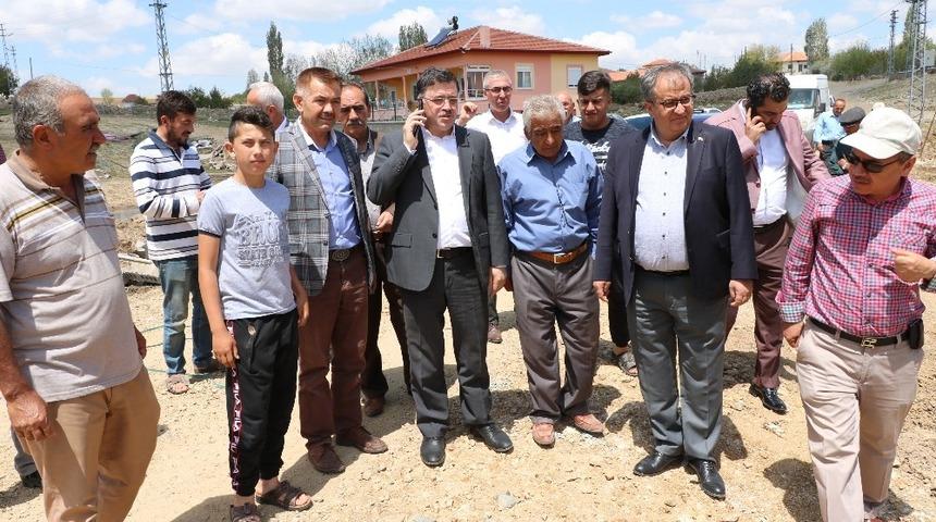 Milletvekili Başer, sel ve doludan zarar g&ouml;ren k&ouml;ylerde incelemelerde bulundu