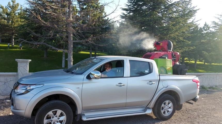 Belediye ekipleri ila&ccedil;lama &ccedil;alışmalarını s&uuml;rd&uuml;r&uuml;yor