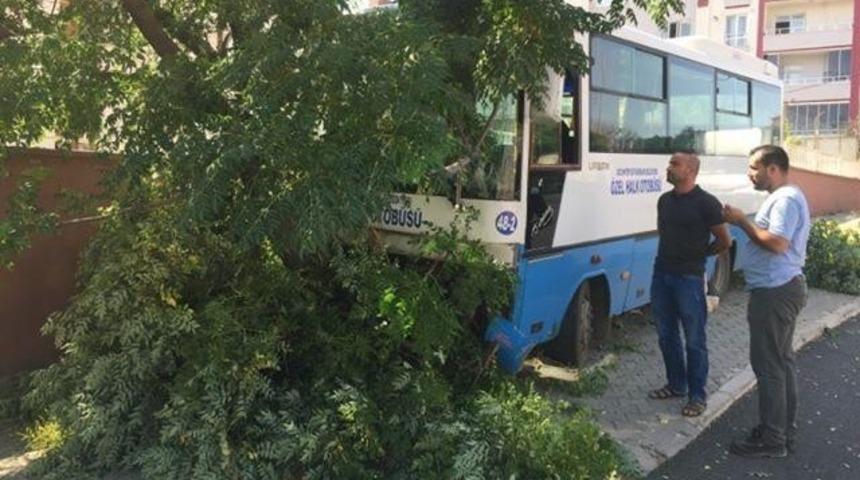 Otob&uuml;s&uuml;n freni boşaldı faciadan d&ouml;n&uuml;ld&uuml;