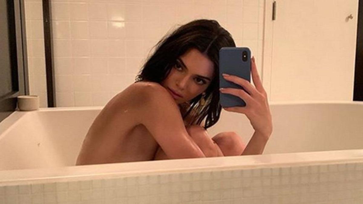 Kendall Jenner &ccedil;ok iddialı! İ&ccedil; &ccedil;amaşırının altı neredeyse yok