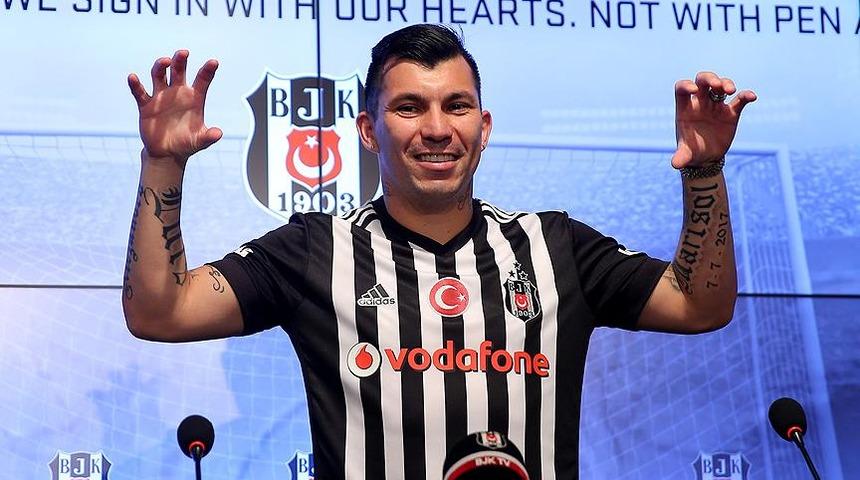 İtalyanlar, Gary Medel'in peşinde