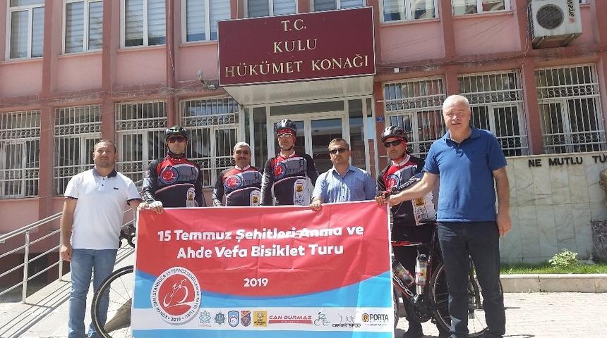 15 Temmuz şehitleri i&ccedil;in pedal &ccedil;eviren 3 &ouml;ğretmen Kulu&rsquo;da