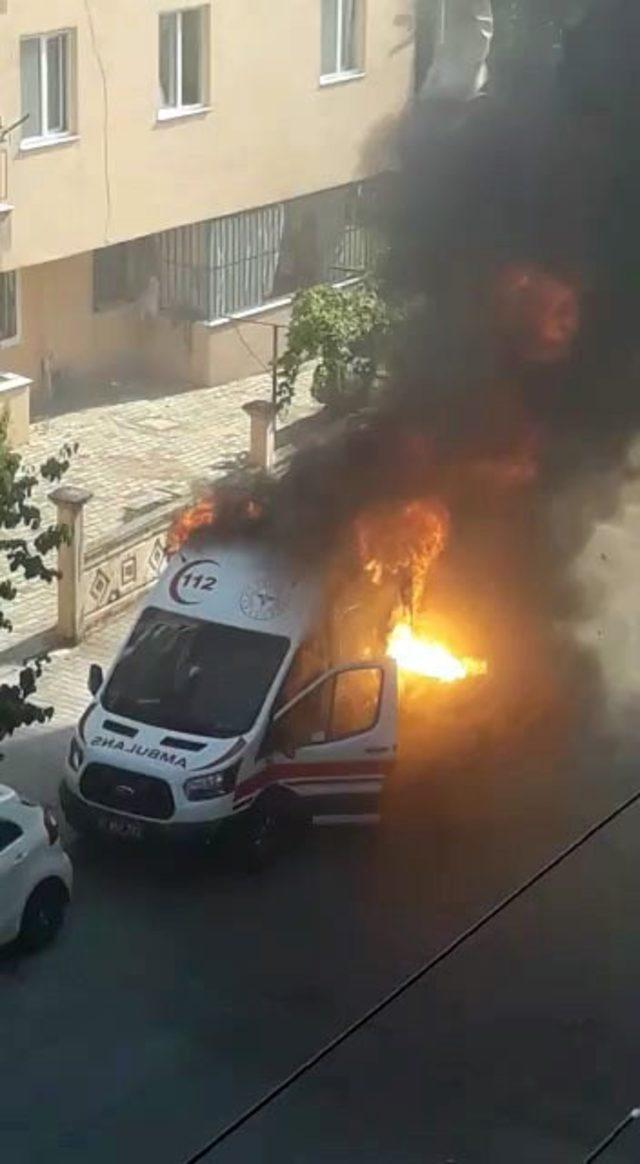 Ambulans alev aldÄ±, saÄlÄ±k personeli hastayÄ± alevler iÃ§inden kurtardÄ± ile ilgili gÃ¶rsel sonucu