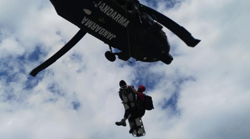 Isparta'da dağda uçuruma yuvarlanan öğrenciyi jandarma kurtardı