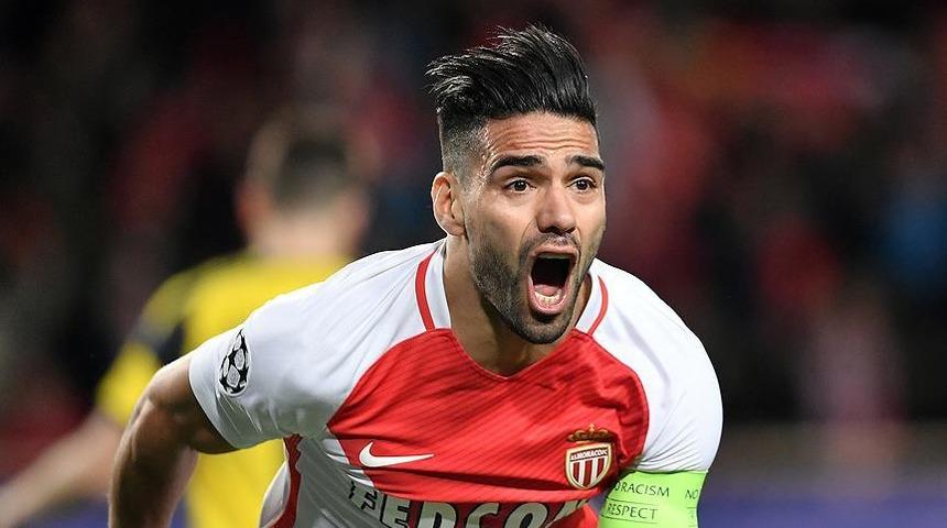 Radamel Falcao, Galatasaray İdari Menajer Yardımcısı Mert Çetin'i takibe aldı