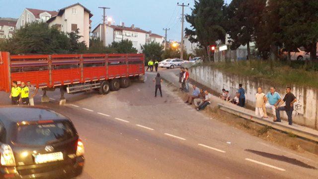 TIR askıda D-130 Karayolu kilitlendi