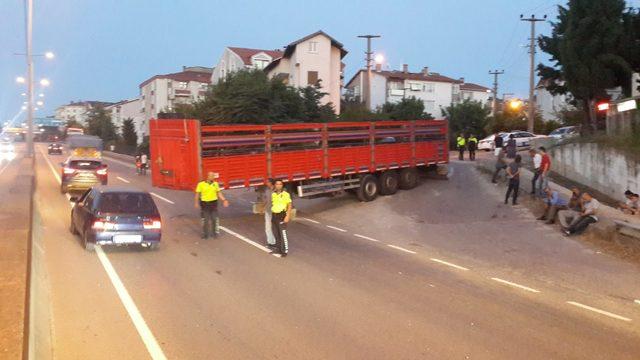 TIR askıda D-130 Karayolu kilitlendi