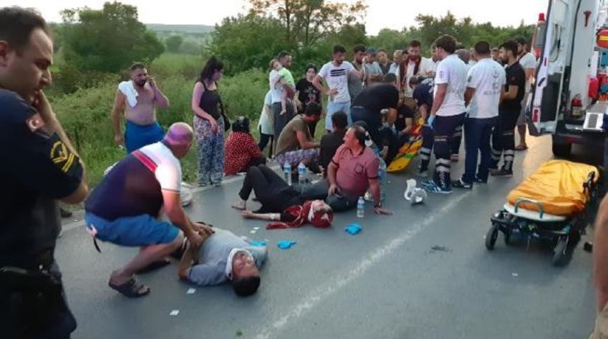 Çatalca'da minibüs devrildi: 20 yaralı