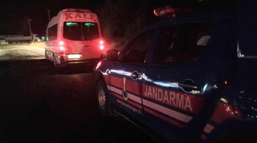 Minib&uuml;ste kız &ouml;ğrenciye taciz! Yaptıkları bununla da kalmadı