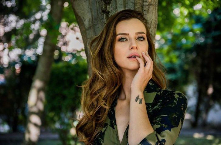 Sen Anlat Karadeniz yıldızı İrem Helvacıoğlu dekolteli pozuyla olay oldu G3