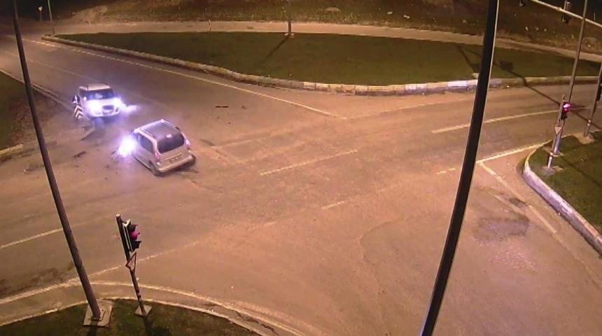 Diyarbakır ve Batman’daki trafik kazaları polis kamerasına yansıdı