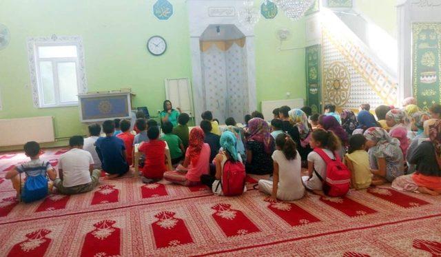 Burhaniye’de Kur’an kursu öğrencilerine sağlık eğitimi
