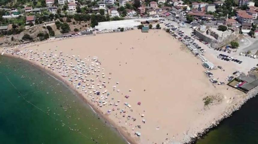 İstanbullular Riva plajına akın etti