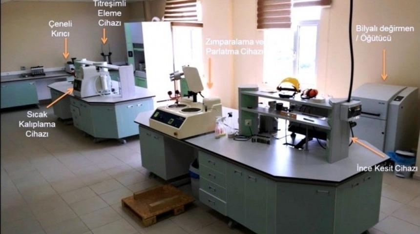 Ulusal meteorit araştırmaları laboratuvarı, &Ccedil;OM&Uuml;&rsquo;de faaliyete başladı