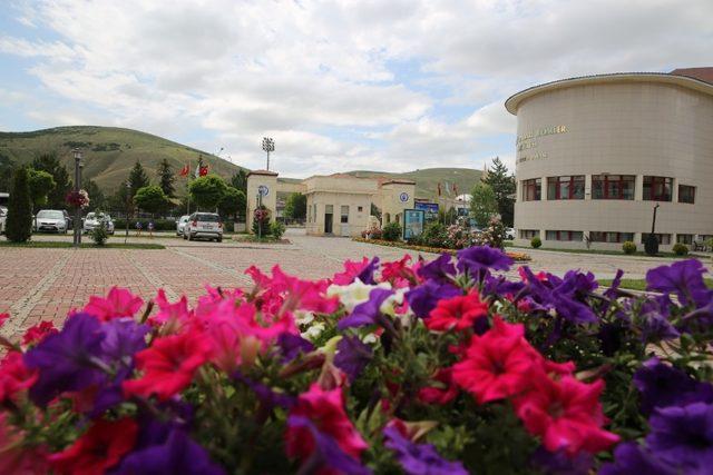 Bayburt Üniversitesi lisansüstü eğitimde küresel trendlere göre yeniden yapılandı