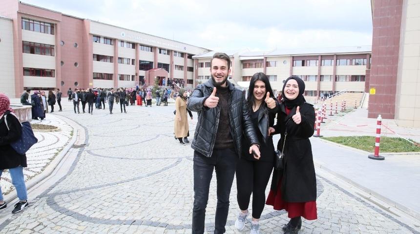 Bayburt &Uuml;niversitesi lisans&uuml;st&uuml; eğitimde k&uuml;resel trendlere g&ouml;re yeniden yapılandı
